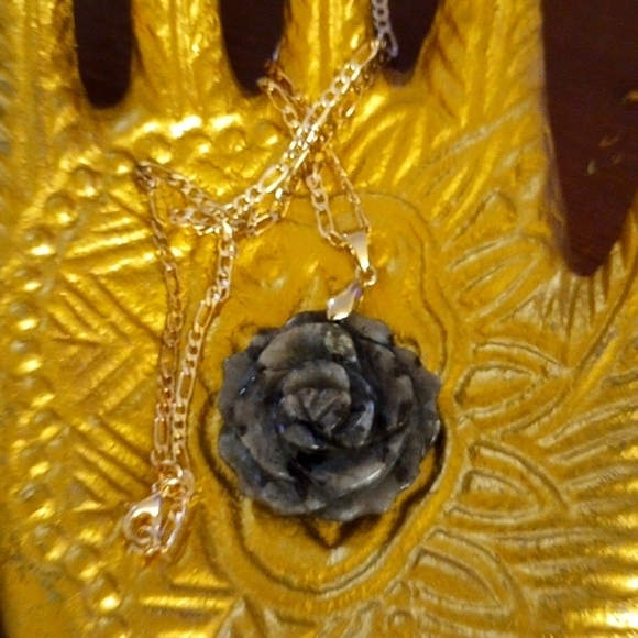 Jewelry - Necklace Flower